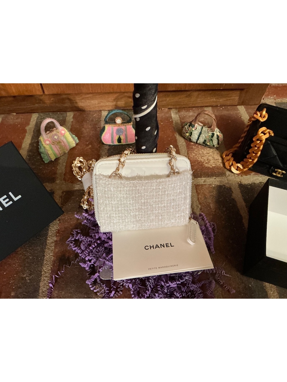 Chanel White Tweed Mini Crossbody Bag with Gold Chain and Zipper Closure - Picture 3 of 5